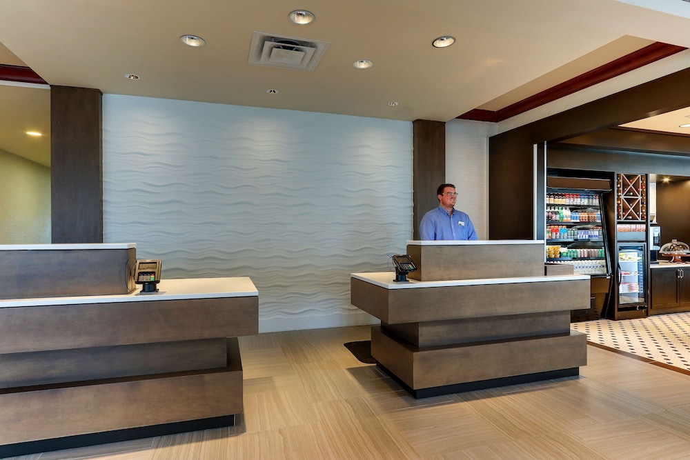 hilton garden inn indianapolis airport