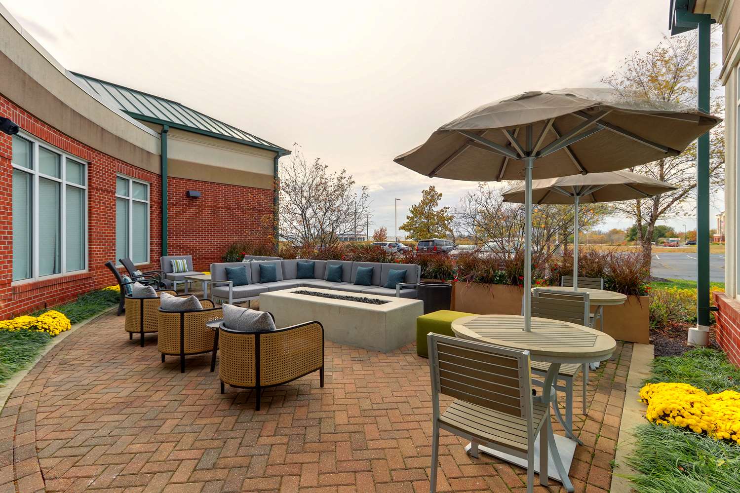 hilton garden inn indianapolis airport