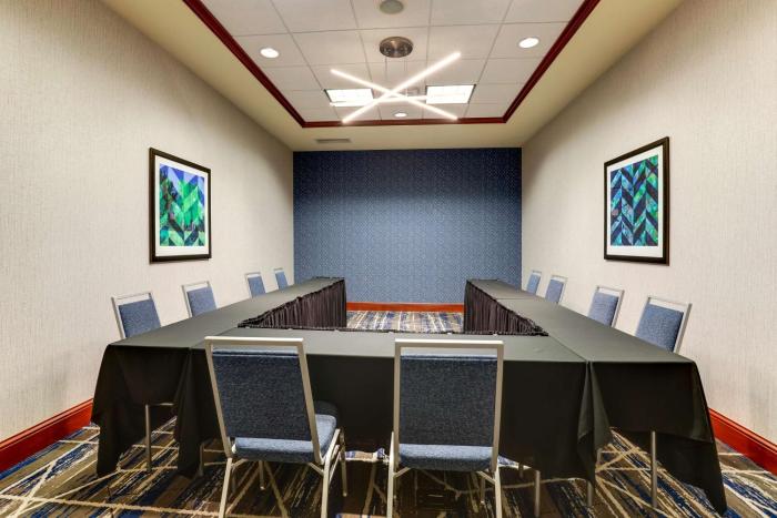 hilton garden inn indianapolis airport