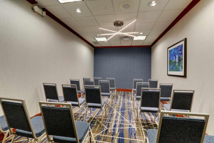hilton garden inn indianapolis airport