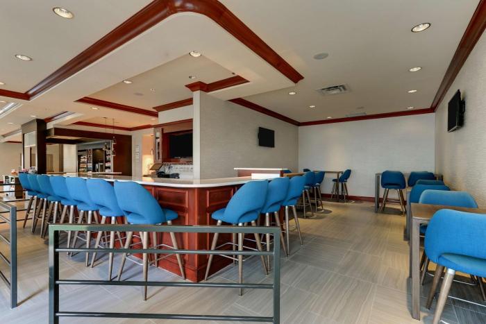 hilton garden inn indianapolis airport