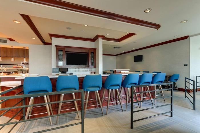 hilton garden inn indianapolis airport