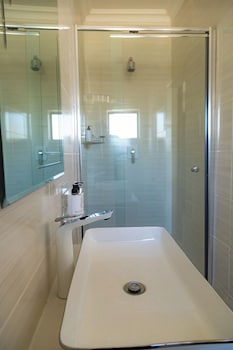 olive comfort luxury suites