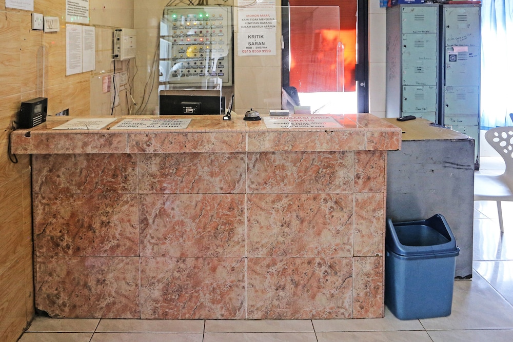 hotel ciputat by oyo