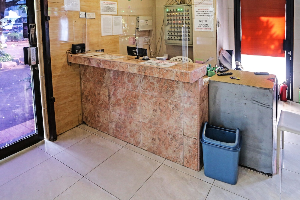 hotel ciputat by oyo