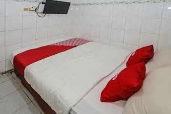 hotel ciputat by oyo