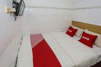 hotel ciputat by oyo