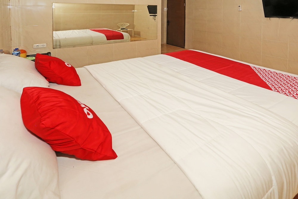 hotel ciputat by oyo