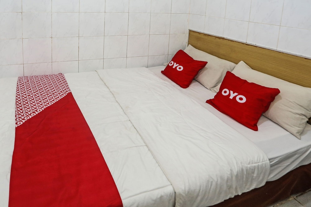 hotel ciputat by oyo