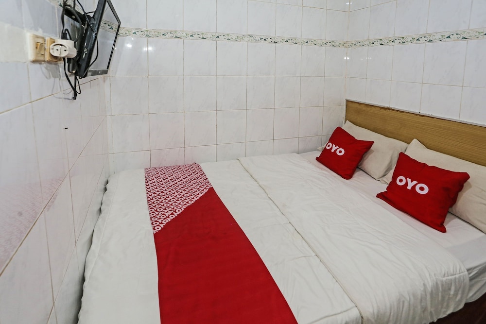 hotel ciputat by oyo