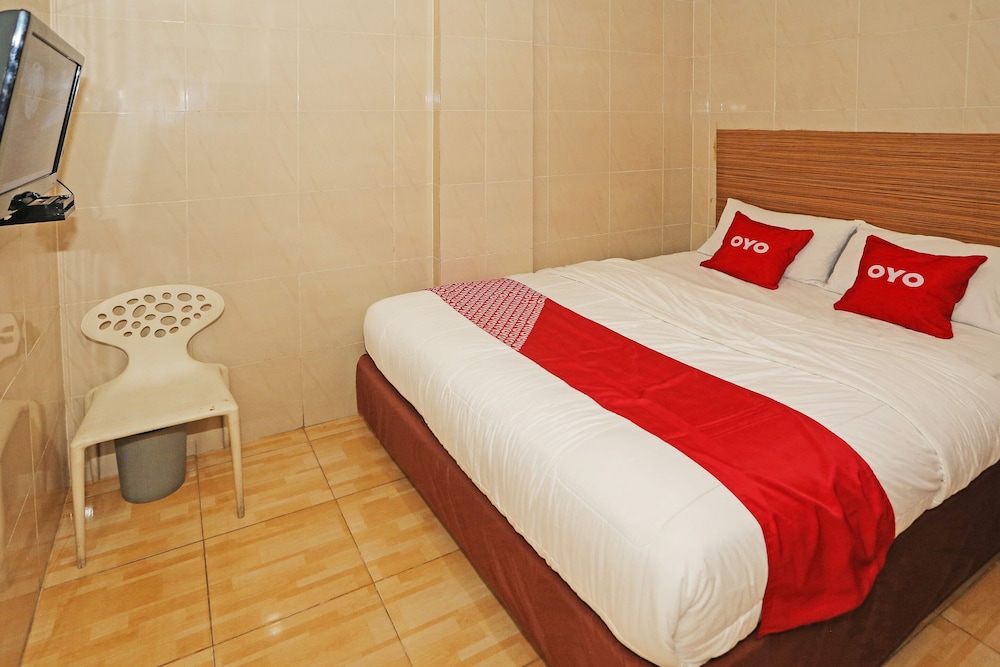 hotel ciputat by oyo