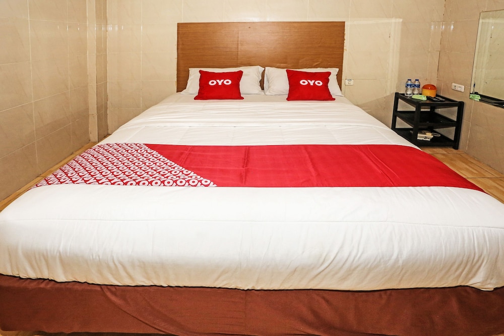 hotel ciputat by oyo