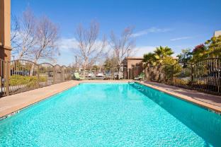 Hampton Inn & Suites Oakland Airport-Alameda,Oakland>>Alameda,3 star