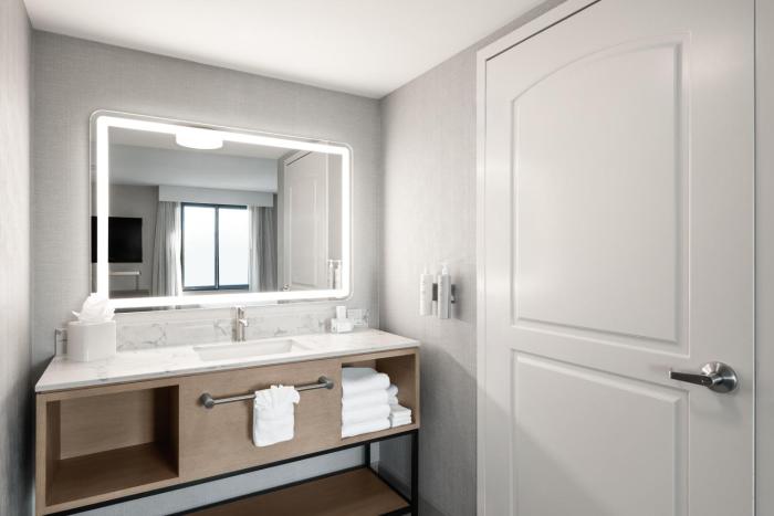 hampton inn and suites oakland airport alameda
