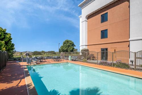hampton inn and suites oakland airport alameda