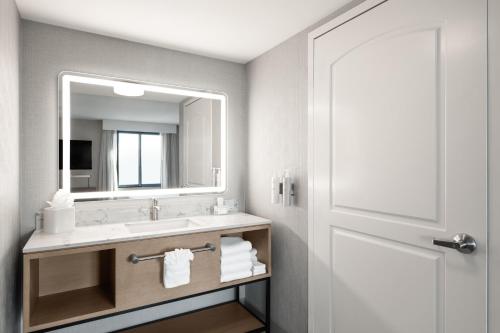 hampton inn and suites oakland airport alameda