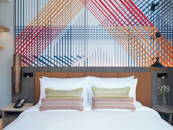 mercure bangkok surawong