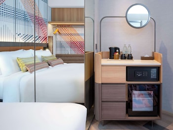 mercure bangkok surawong