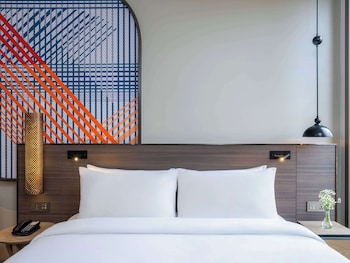 mercure bangkok surawong