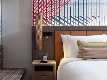 mercure bangkok surawong