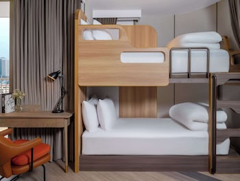 mercure bangkok surawong