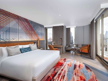 mercure bangkok surawong