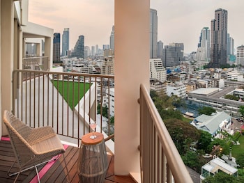 mercure bangkok surawong