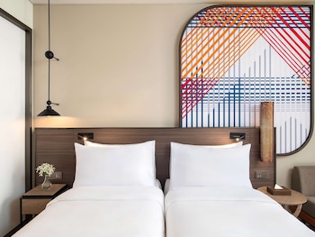 mercure bangkok surawong