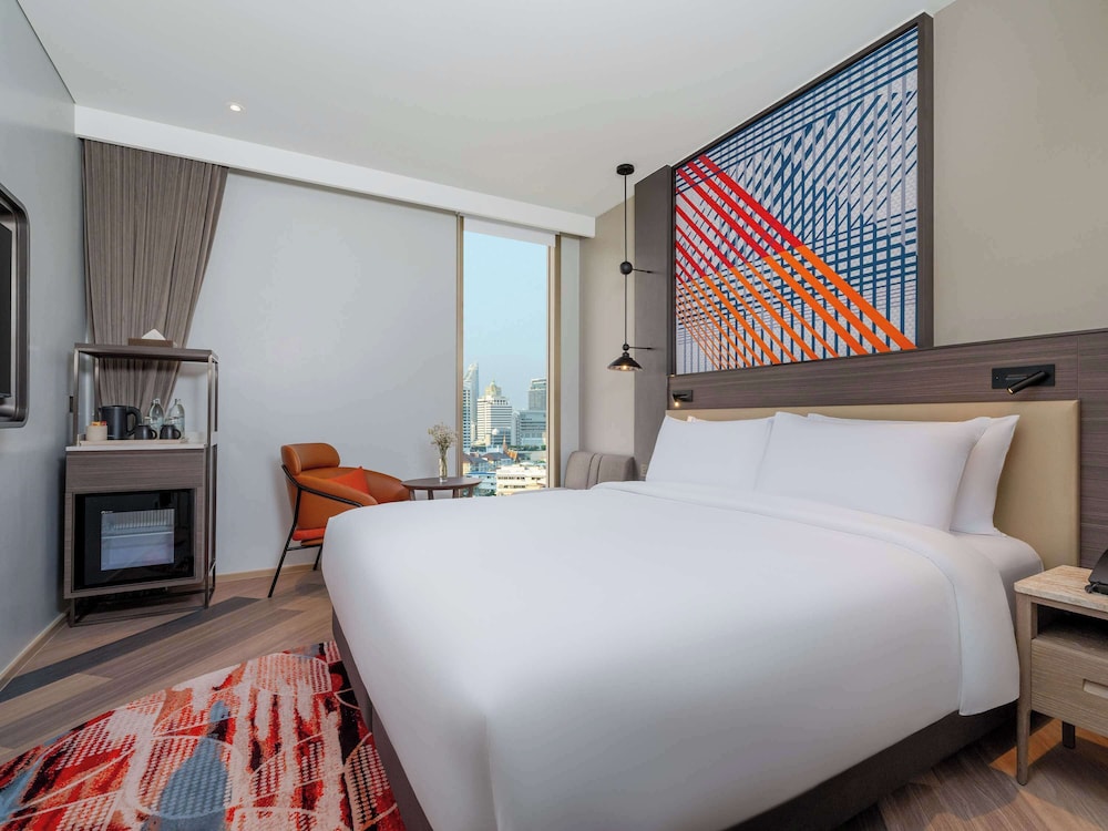 mercure bangkok surawong