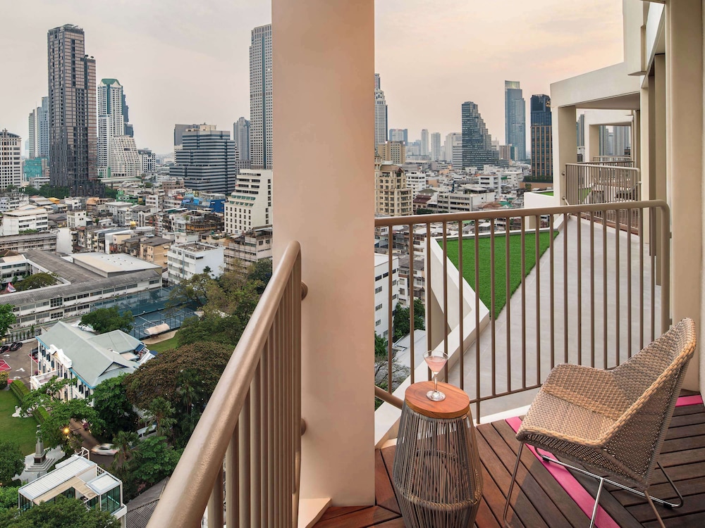 mercure bangkok surawong