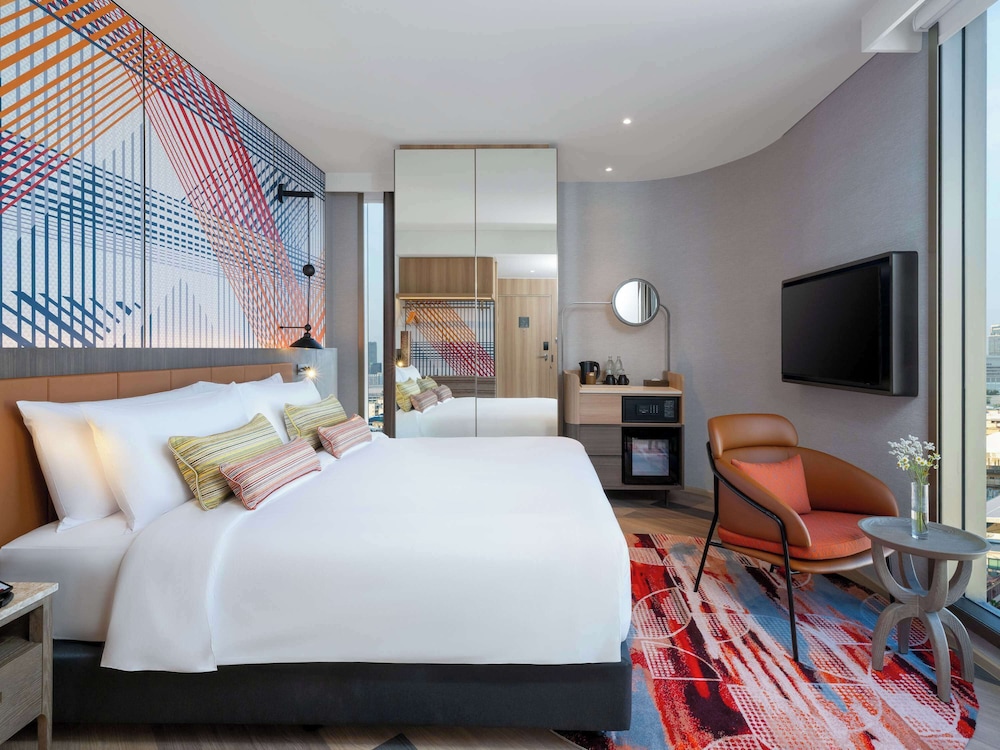 mercure bangkok surawong