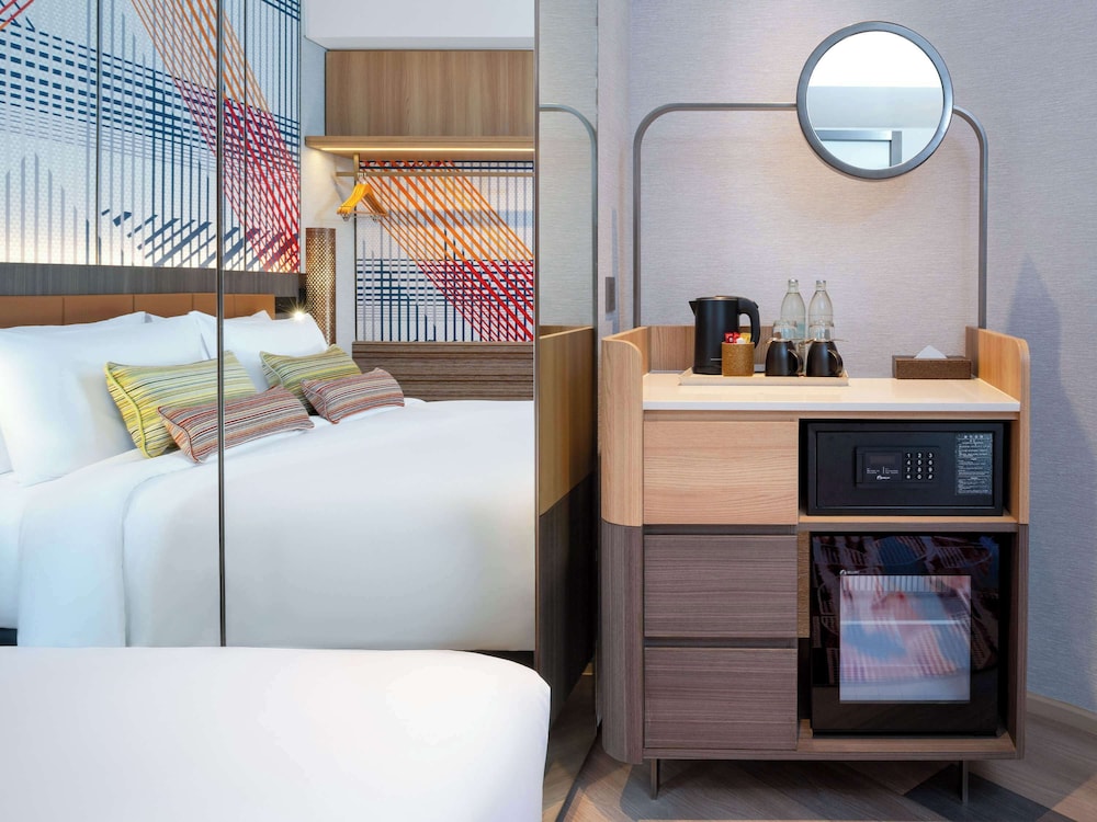 mercure bangkok surawong