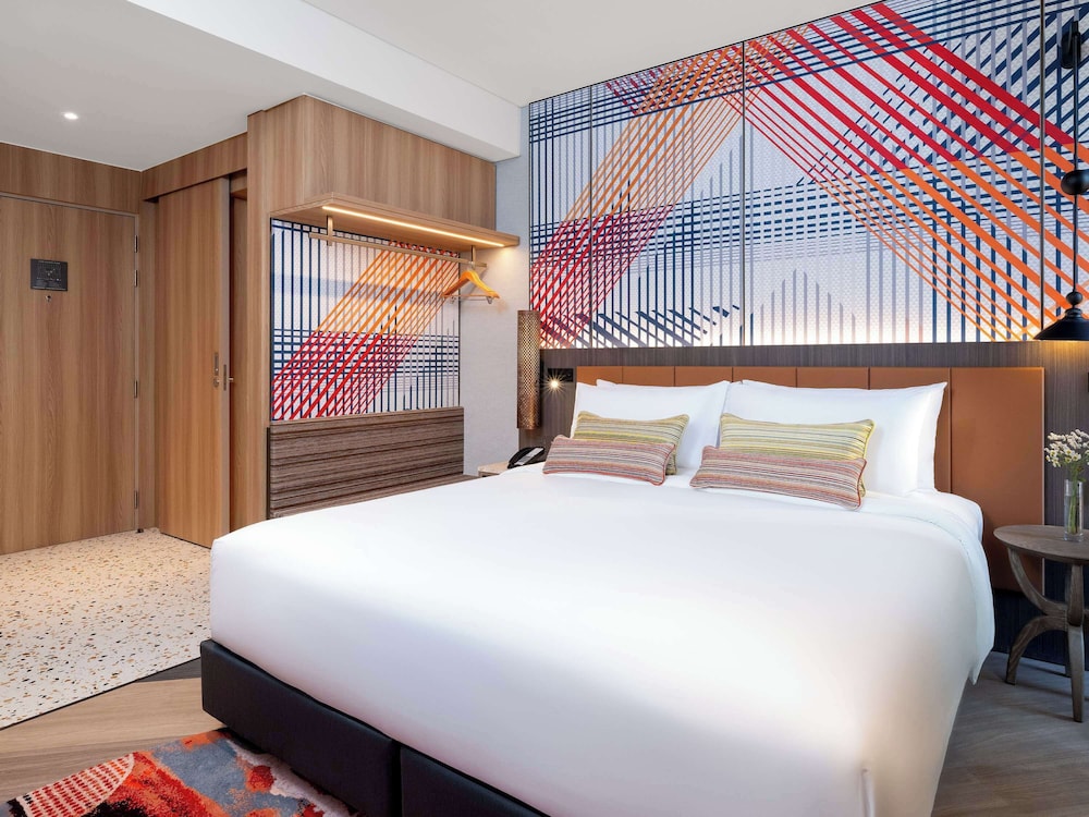 mercure bangkok surawong