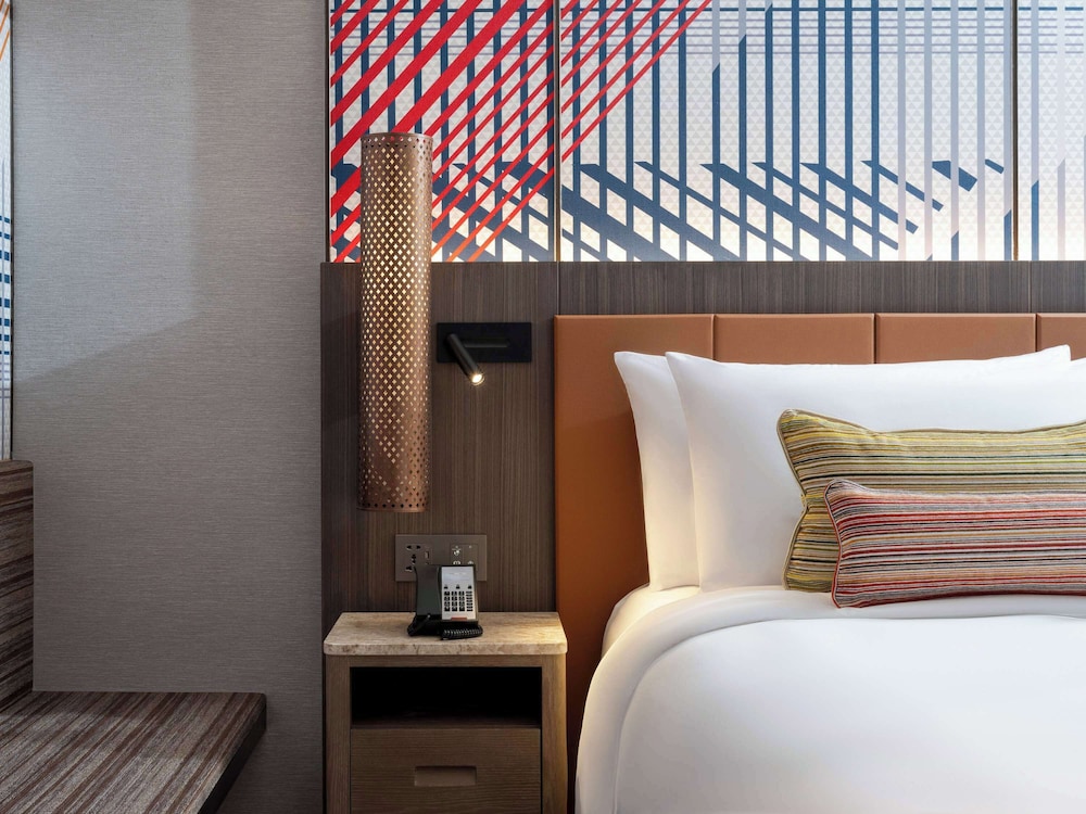 mercure bangkok surawong