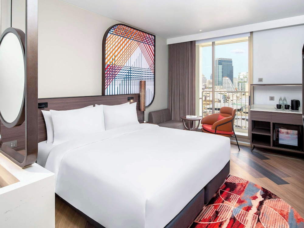 mercure bangkok surawong