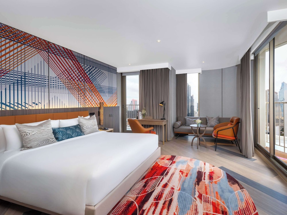 mercure bangkok surawong