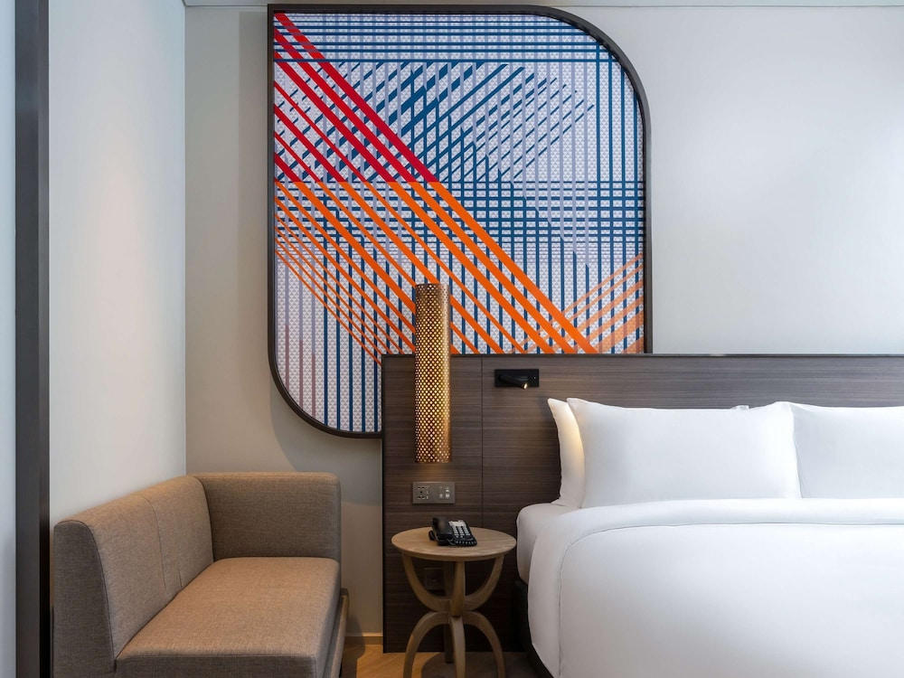 mercure bangkok surawong