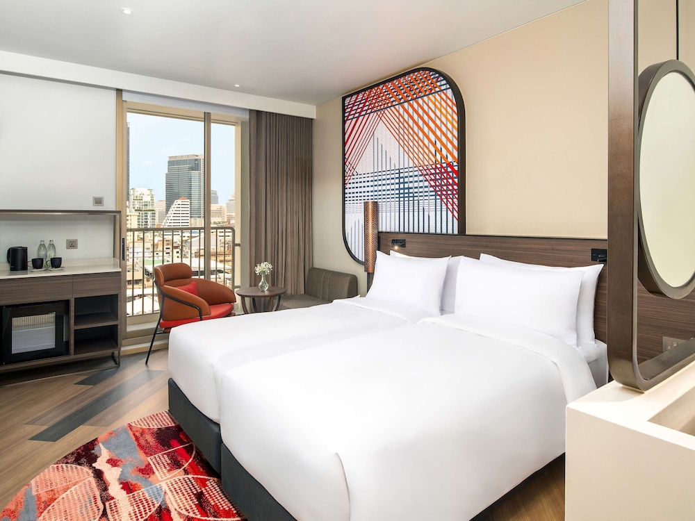 mercure bangkok surawong