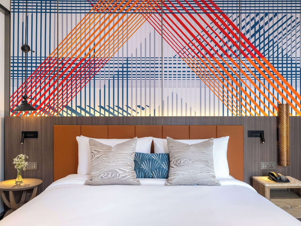 mercure bangkok surawong