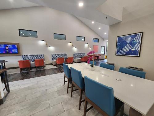holiday inn express fredericksburg southpoint by ihg