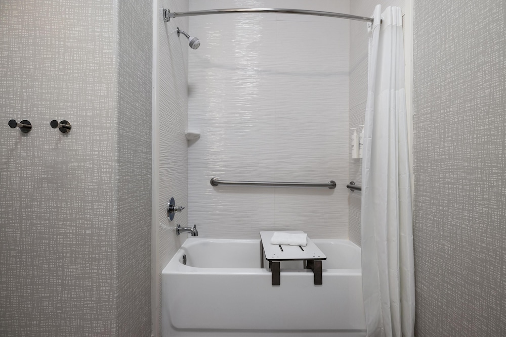 hampton inn and suites galveston