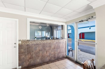 Econo Lodge Galveston Seawall,Galveston County>>Galveston,2 star