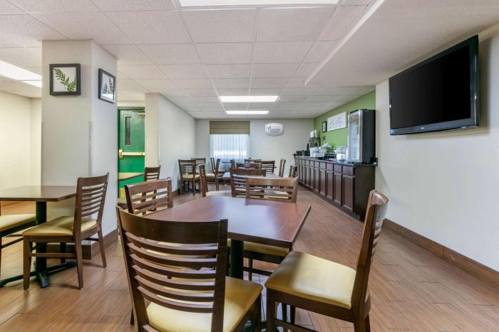 sleep inn and suites near sports world blvd