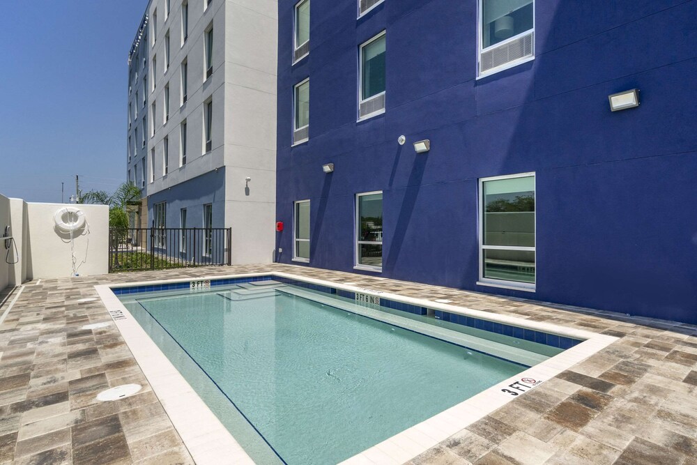 comfort inn and suites new port richey downtown district