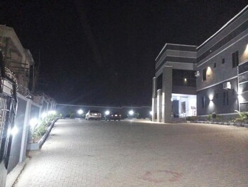new diamond suites and apartment jos