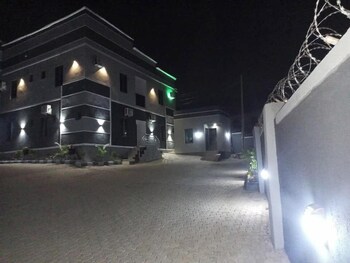 new diamond suites and apartment jos