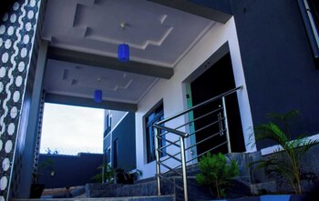 new diamond suites and apartment jos