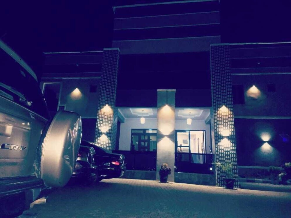 new diamond suites and apartment jos