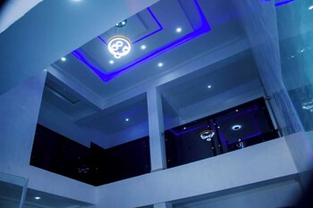 new diamond suites and apartment jos