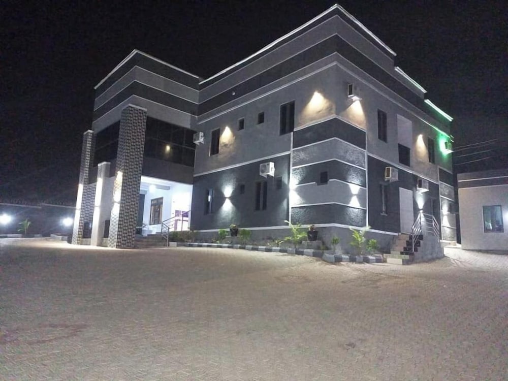 new diamond suites and apartment jos